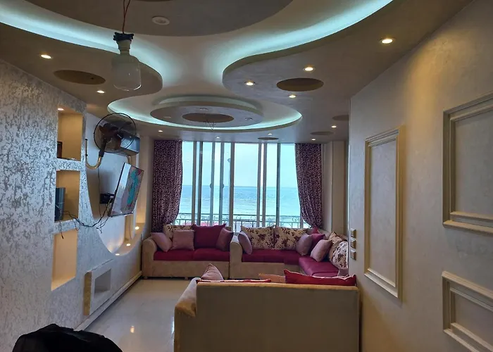 شقة على البحر